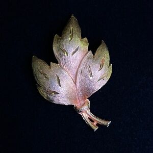 Vintage JJ signed Gold Tone Textured Leaf Brooch